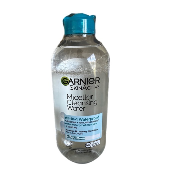 Garnier Other - Garnier SkinActive Micellar Water with Blue Cap